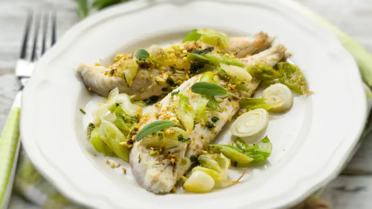 cabillaud aux poireaux et sauce aux câpres