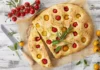 Cette focaccia aux tomates cerises va transformer votre table en terrasse italienne focaccia aux tomates cerises
