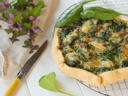 Cette tarte épinards‑parmesan fait un carton : prête en 20 minutes, elle sauve tous les dîners Tarte épinards - recette