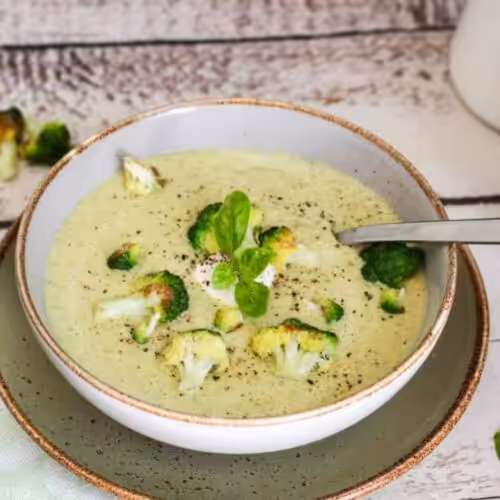 soupe crémeuse au brocoli et fromage frais