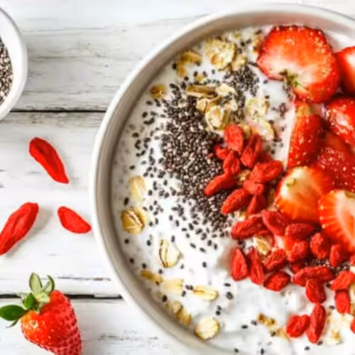 Bol de skyr aux fraises