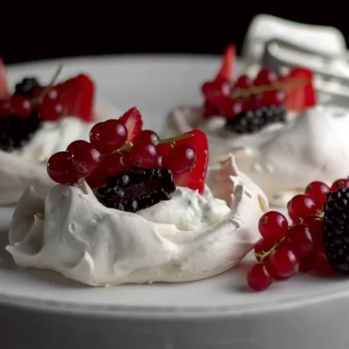 Pavlova aux fruits rouges