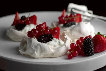 Pavlova aux fruits rouges