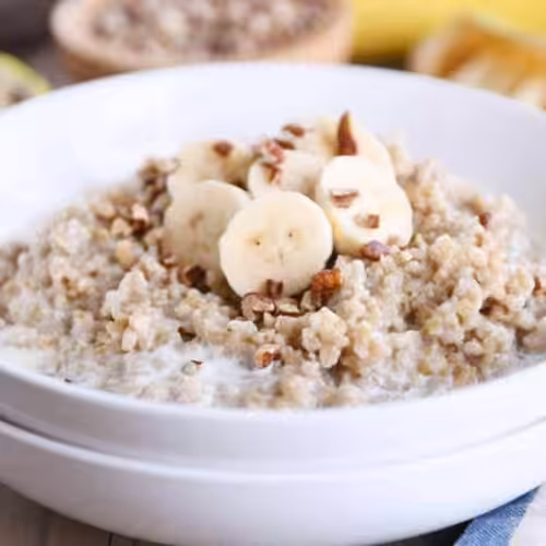 Porridge à la banane et aux noix