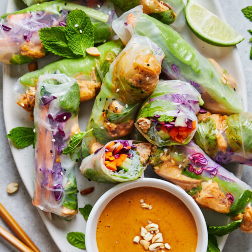Rouleaux de printemps au saumon sauce cacahuète