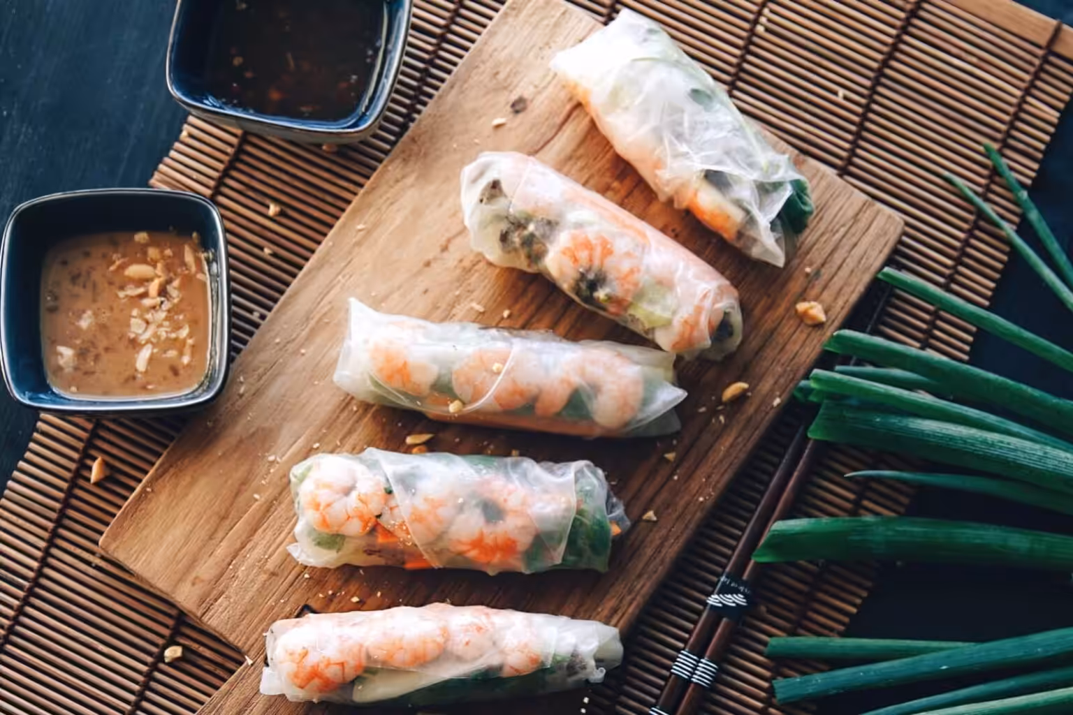 Rouleaux de printemps sauce cacahuète maison