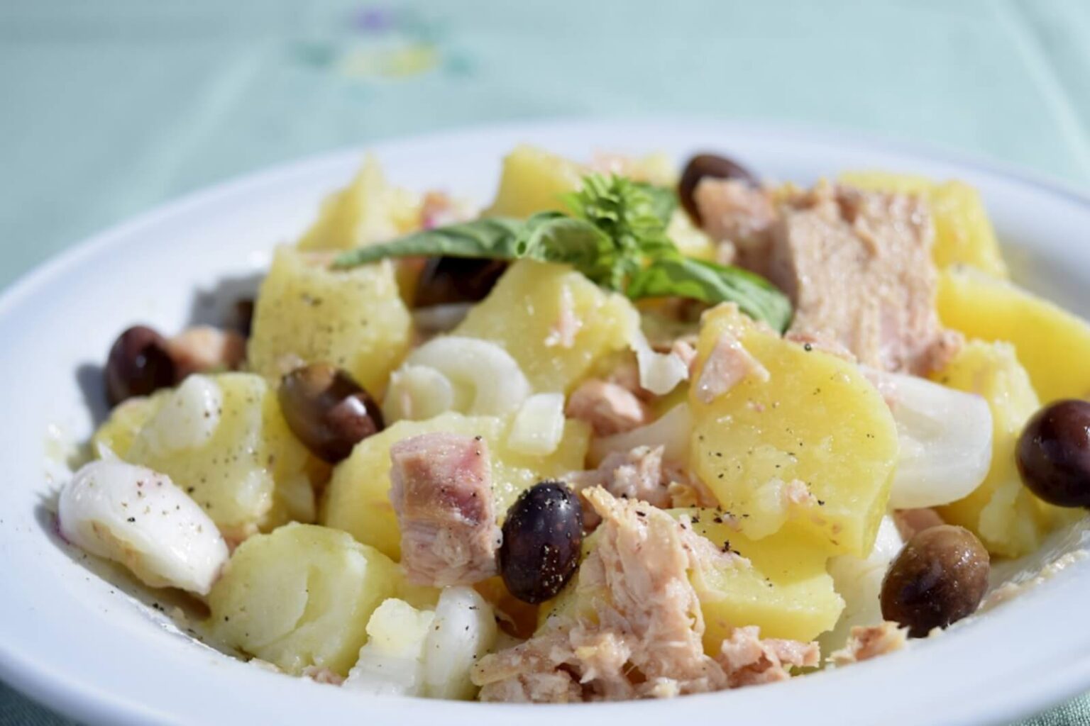 Salade piémontaise au thon : le grand classique des repas d’été en famille Salade piémontaise au thon