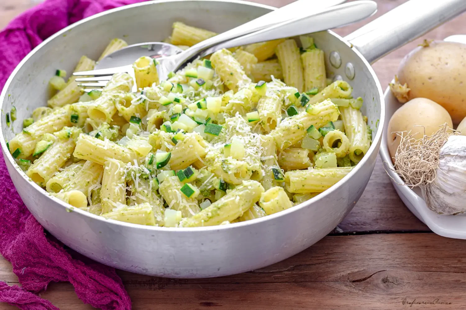 Salade de pâtes au pesto de courgettes : la recette healthy et ultra fraîche de l’été Salade de pâtes au pesto de courgettes - Recette Healthy