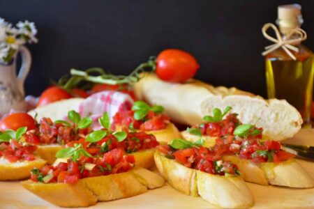 Bruschettas italiennes à la tomate