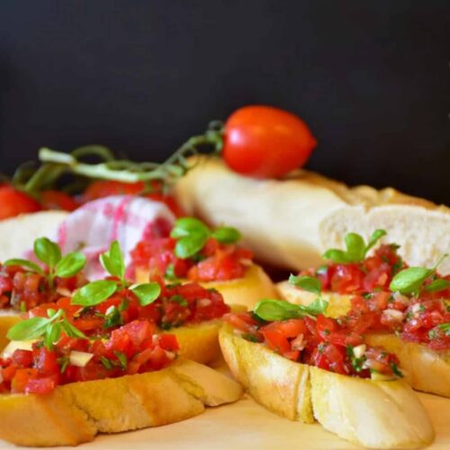 Bruschettas italiennes à la tomate