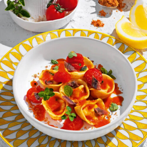 Cappelletti à la ricotta, citron, tomates cerises et anchois