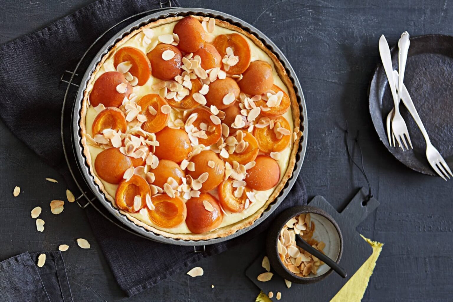 Clafoutis aux abricots et crème d’amande : le dessert moelleux qui change tout Clafoutis aux abricots et crème d'amande