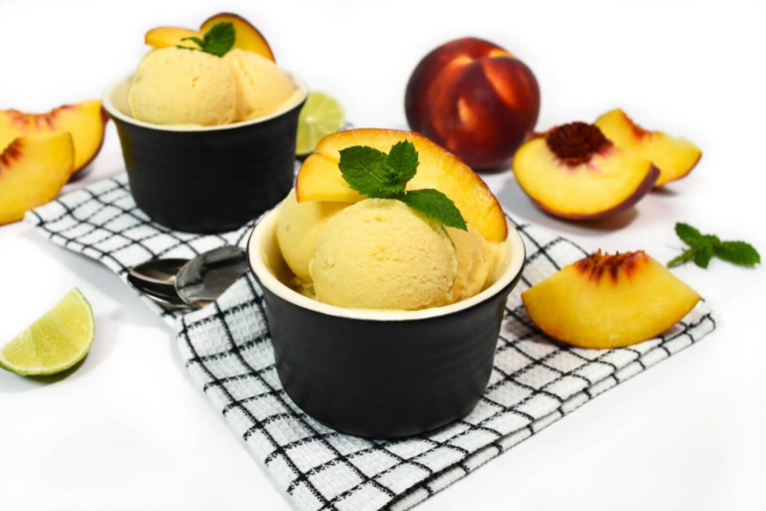 Crème glacée à la pêche