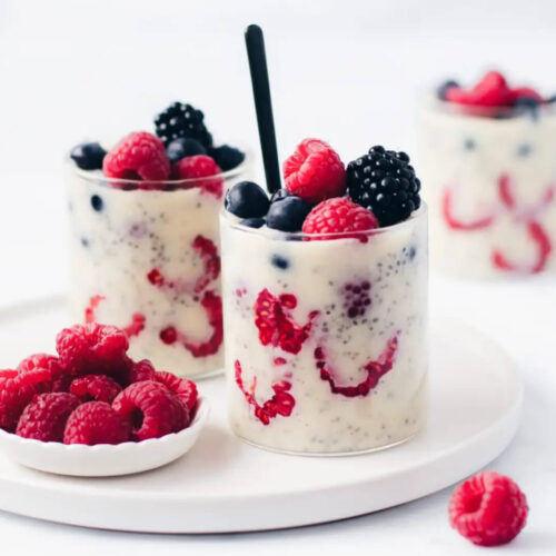 Pudding de chia à la vanille et aux fruits rouges