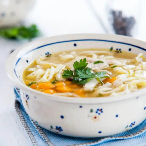 Soupe de nouilles au poulet maison