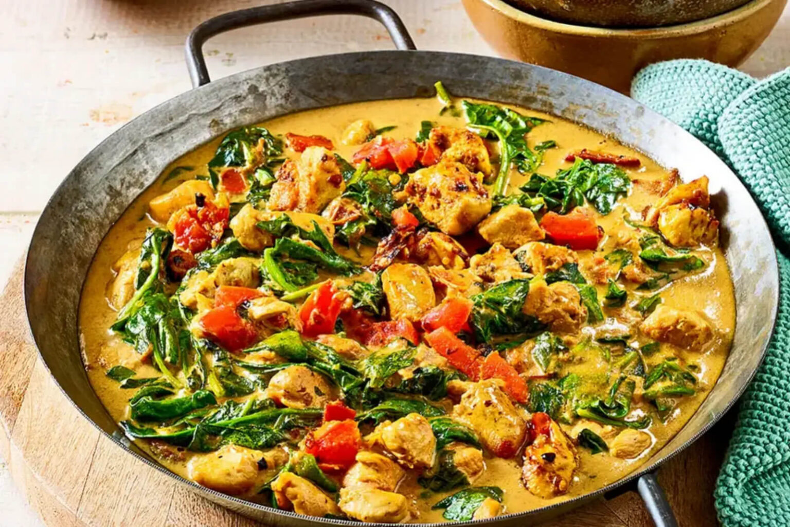 Le curry de dinde crémeux prêt en moins de 30 minutes curry de dinde à la poêle