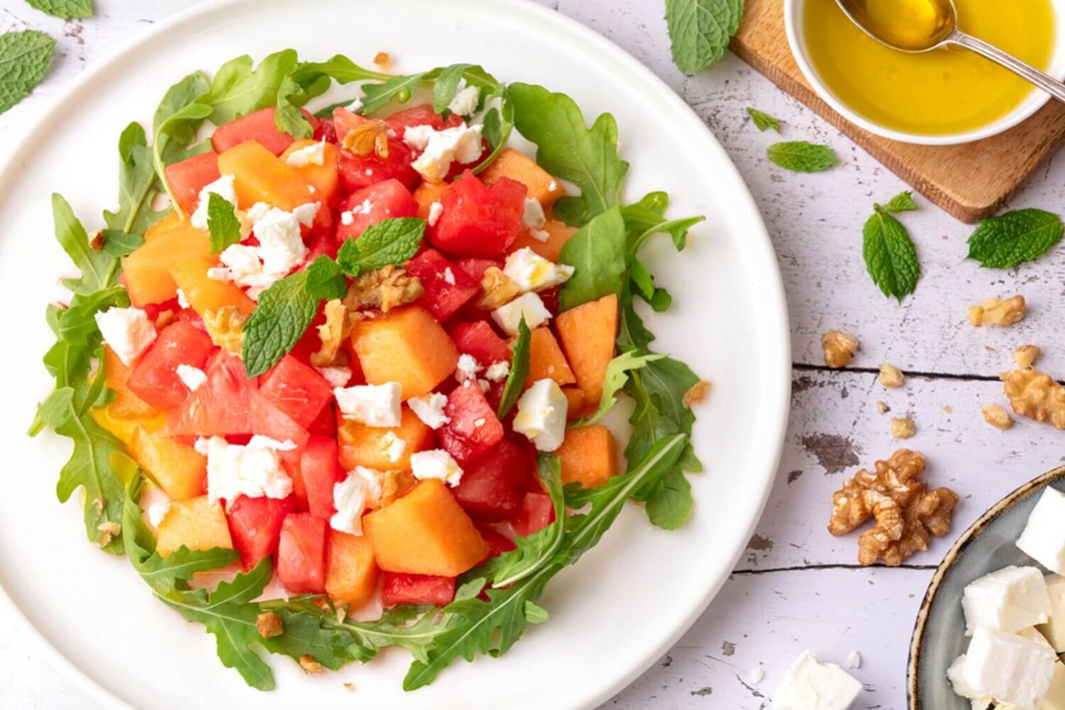 Melon, pastèque et feta : la salade fraîche qui accompagne tout l’été Salade de melon et pastèque à la feta