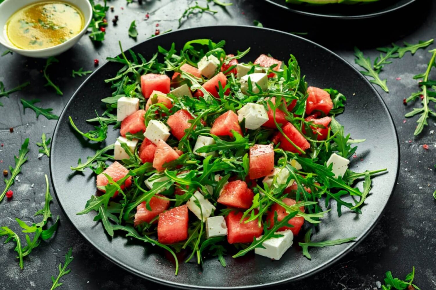 La salade pastèque feta qui rafraîchit dès la première bouchée salade de pastèque à la roquette et feta