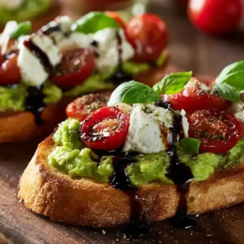 Bruschettas à l'avocat, burrata et tomates cerises