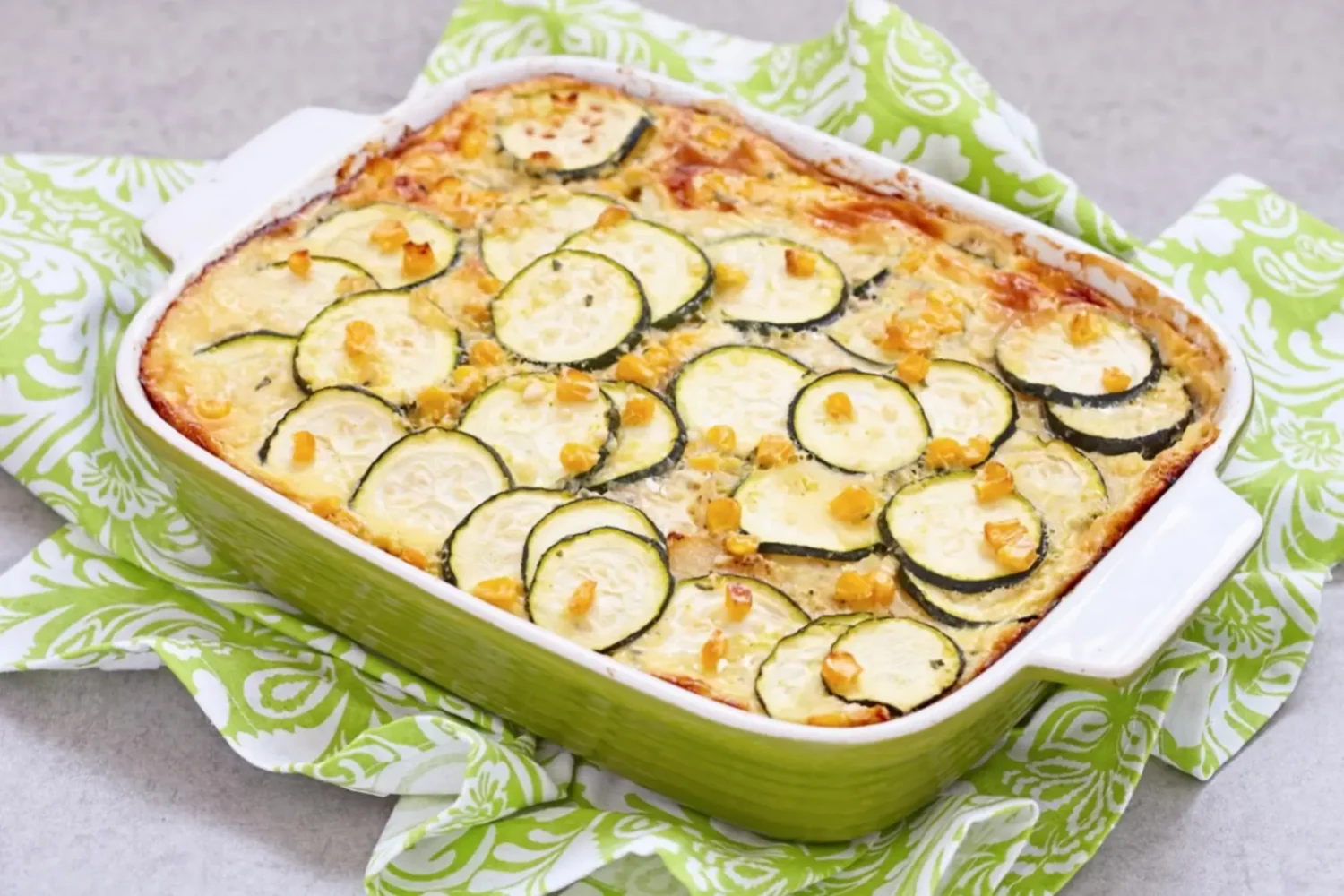 Clafoutis salé aux courgettes : la recette ultra moelleuse qui fait l’unanimité tout l’été Clafoutis salé aux courgettes