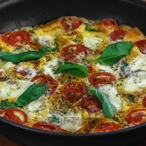 Frittata à la tomate, mozzarella et basilic