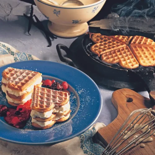 Gaufres cœur à la chantilly et aux fruits rouges