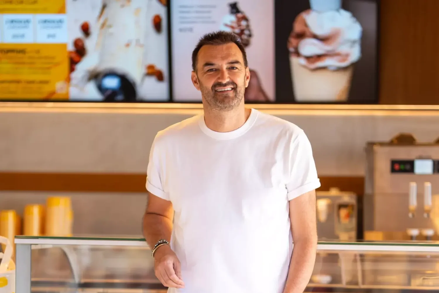 Cyril Lignac ouvre sa propre boutique de glaces sur le port de Saint-Tropez Glacé Cyril Lignac