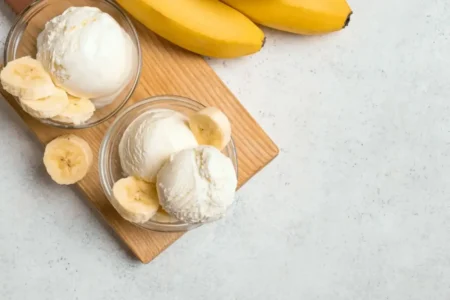 Glace à la banane crémeuse : la recette maison ultra onctueuse qui fait l’unanimité Glace à la banane crémeuse