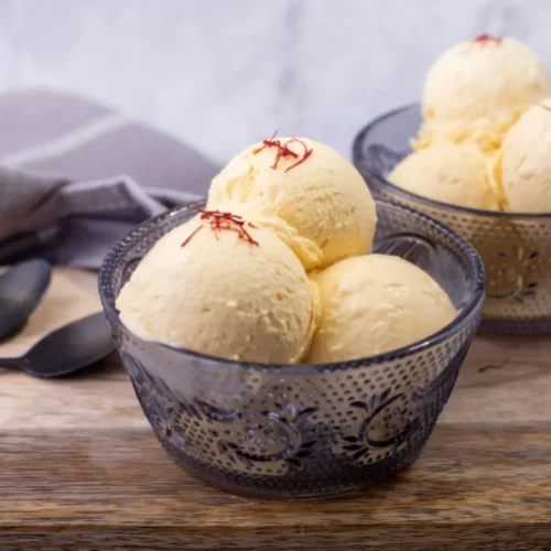 Glace à la cardamome et au safran