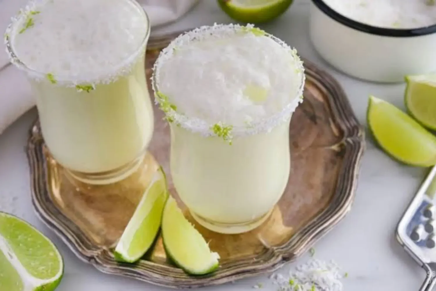 Limonade glacée au citron vert : la recette ultra fraîche qui désaltère tout l’été Limonade glacée au citron vert