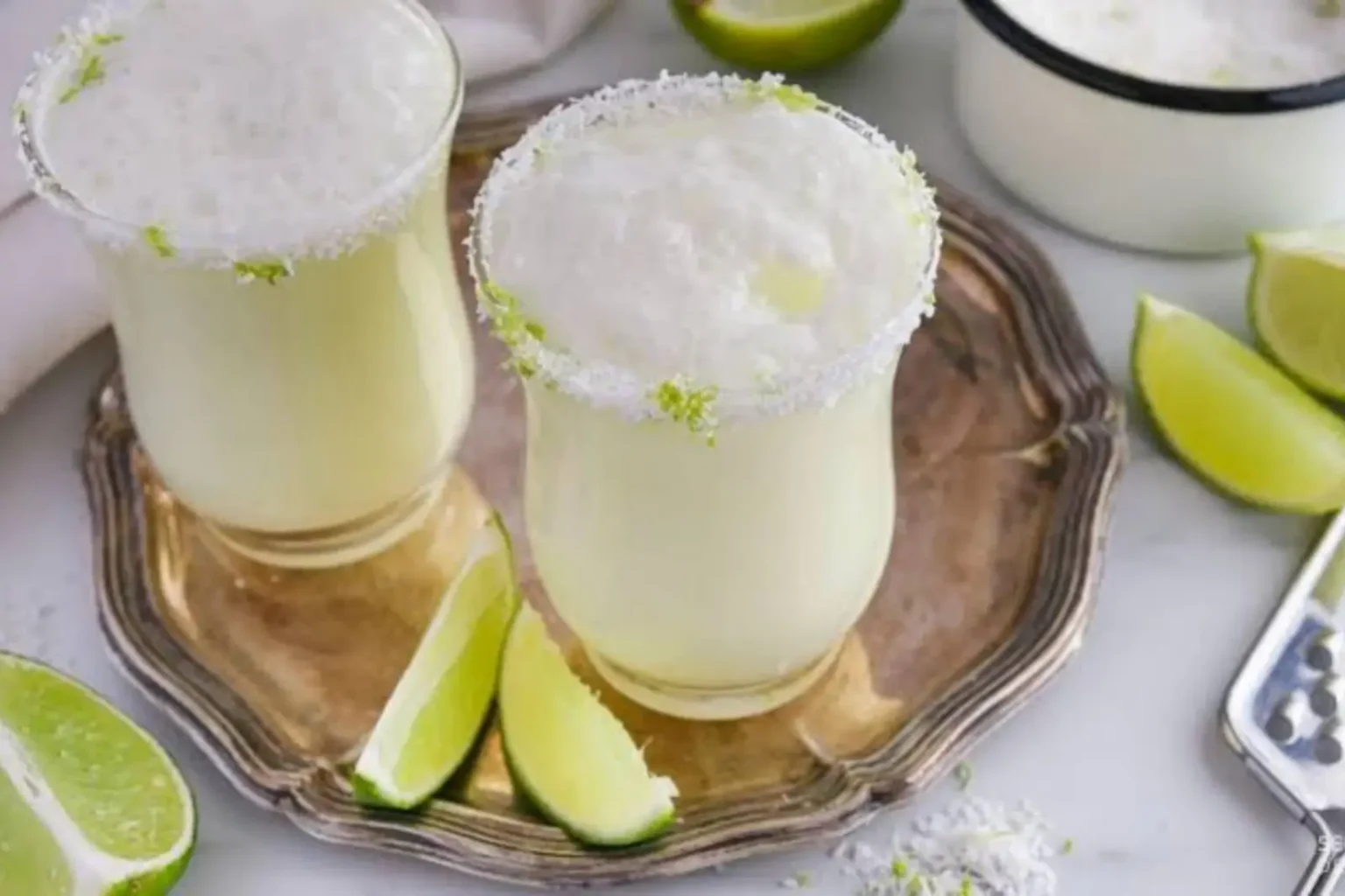 Limonade glacée au citron vert : la recette ultra fraîche qui désaltère tout l’été Limonade glacée au citron vert