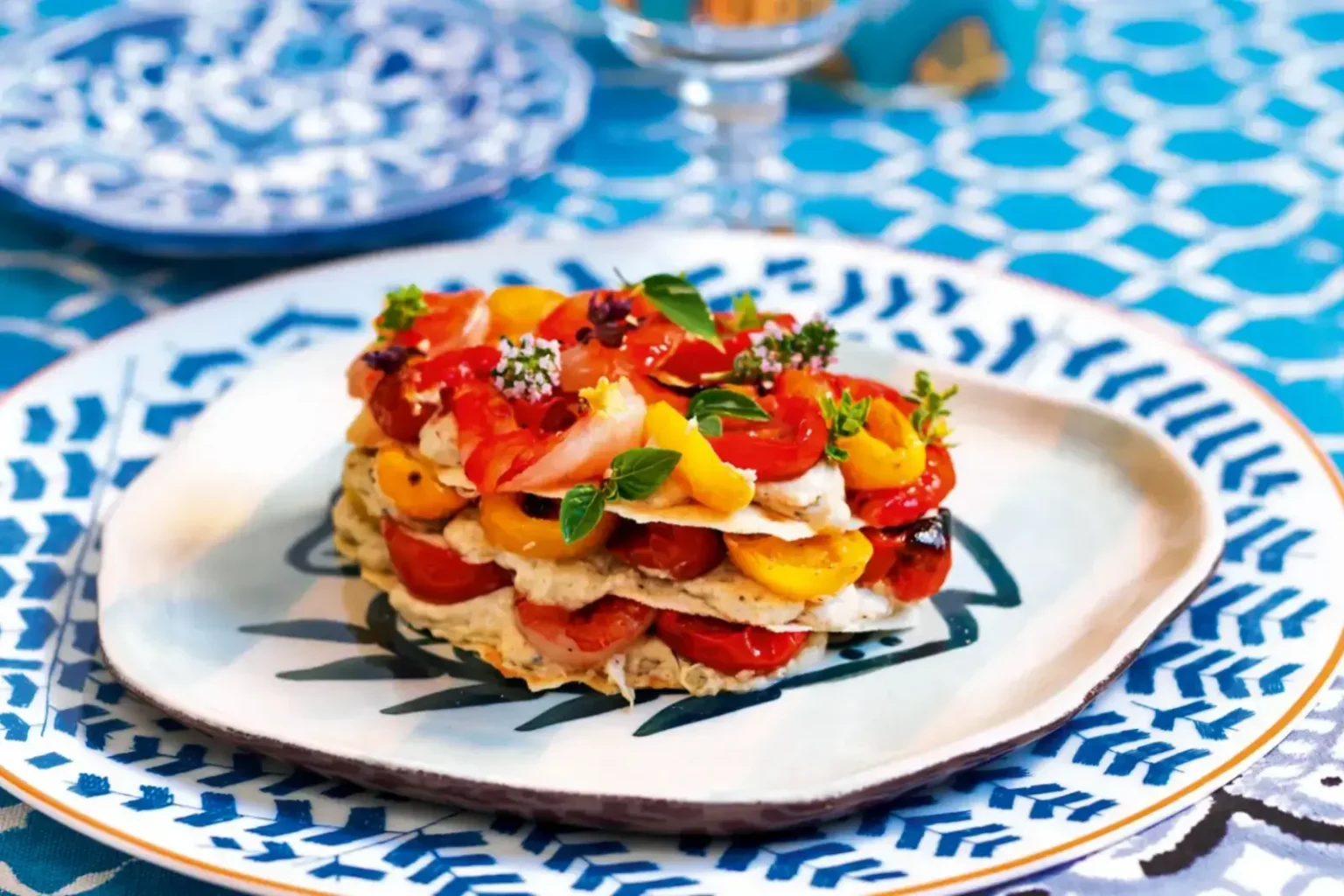 Oubliez la bruschetta : le mille-feuille de pain carasau va vous régaler tout l’été Mille-feuille de pain carasau