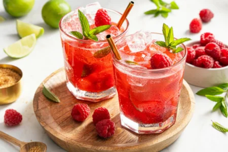 Mojito à la framboise : le cocktail ultra frais et fruité qui va faire sensation cet été Mojito à la framboise
