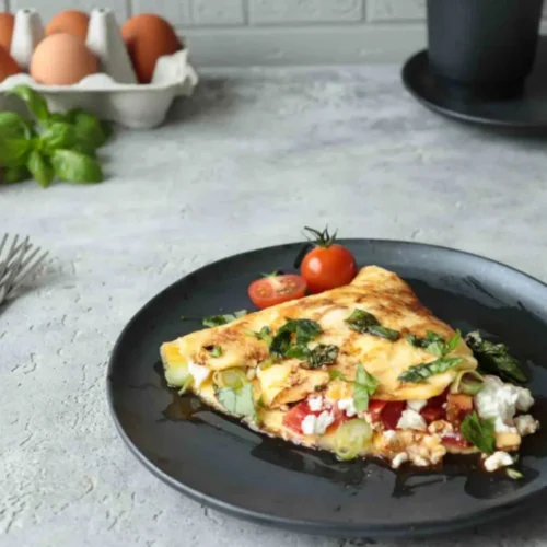 Omelette aux tomates et à la feta
