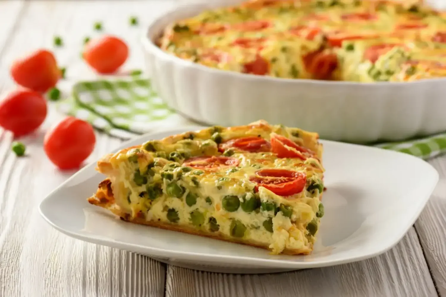 Quiche protéinée sans pâte aux petits pois et tomates cerises