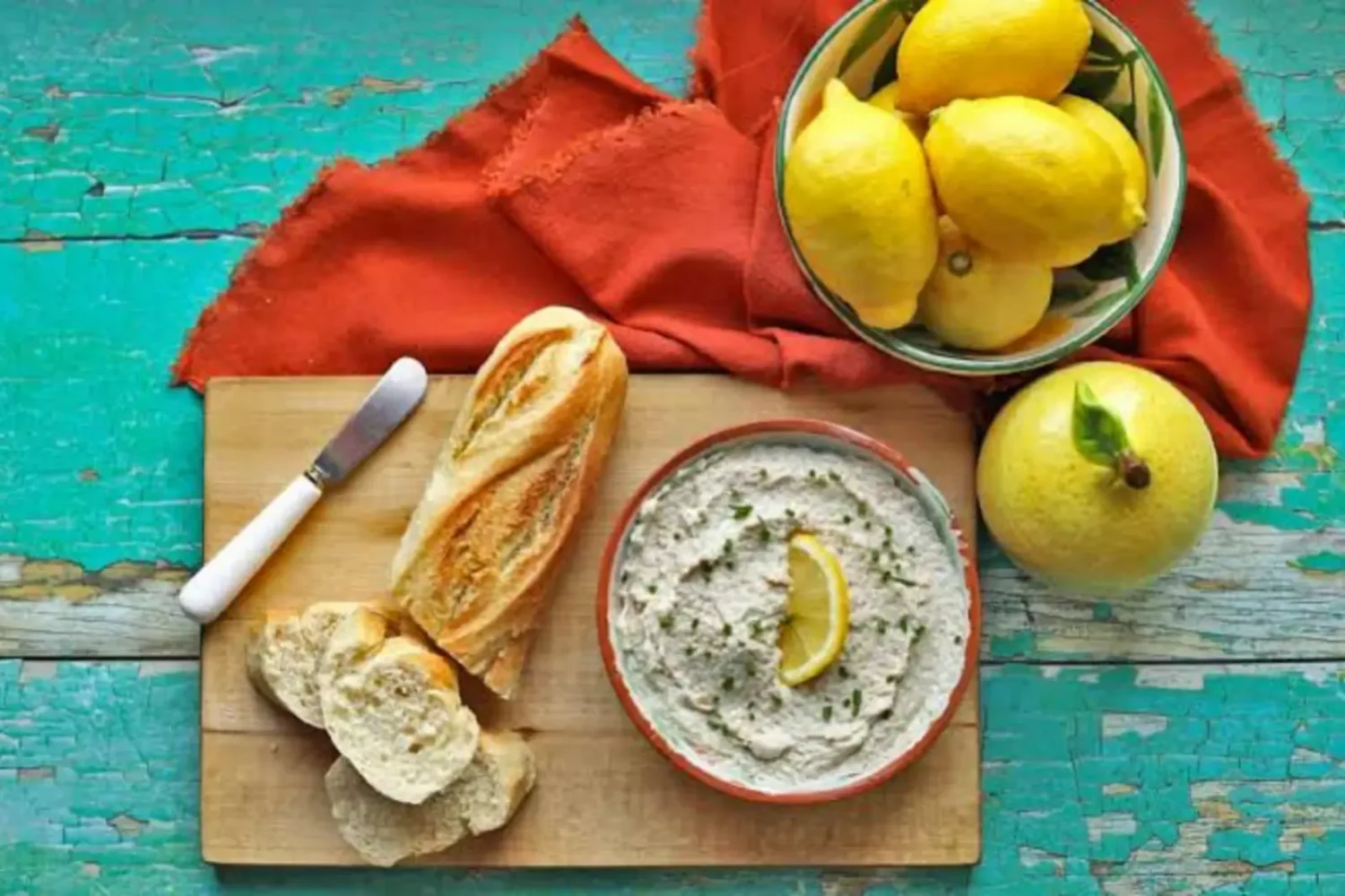 Rillettes de maquereau fumé au yaourt grec : la tartinade fraîche et légère prête en 10 minutes Rillettes de maquereau fumé au yaourt grec