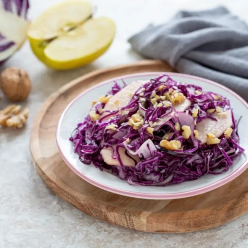 equête principale Salade de chou rouge aux pommes et aux noix
