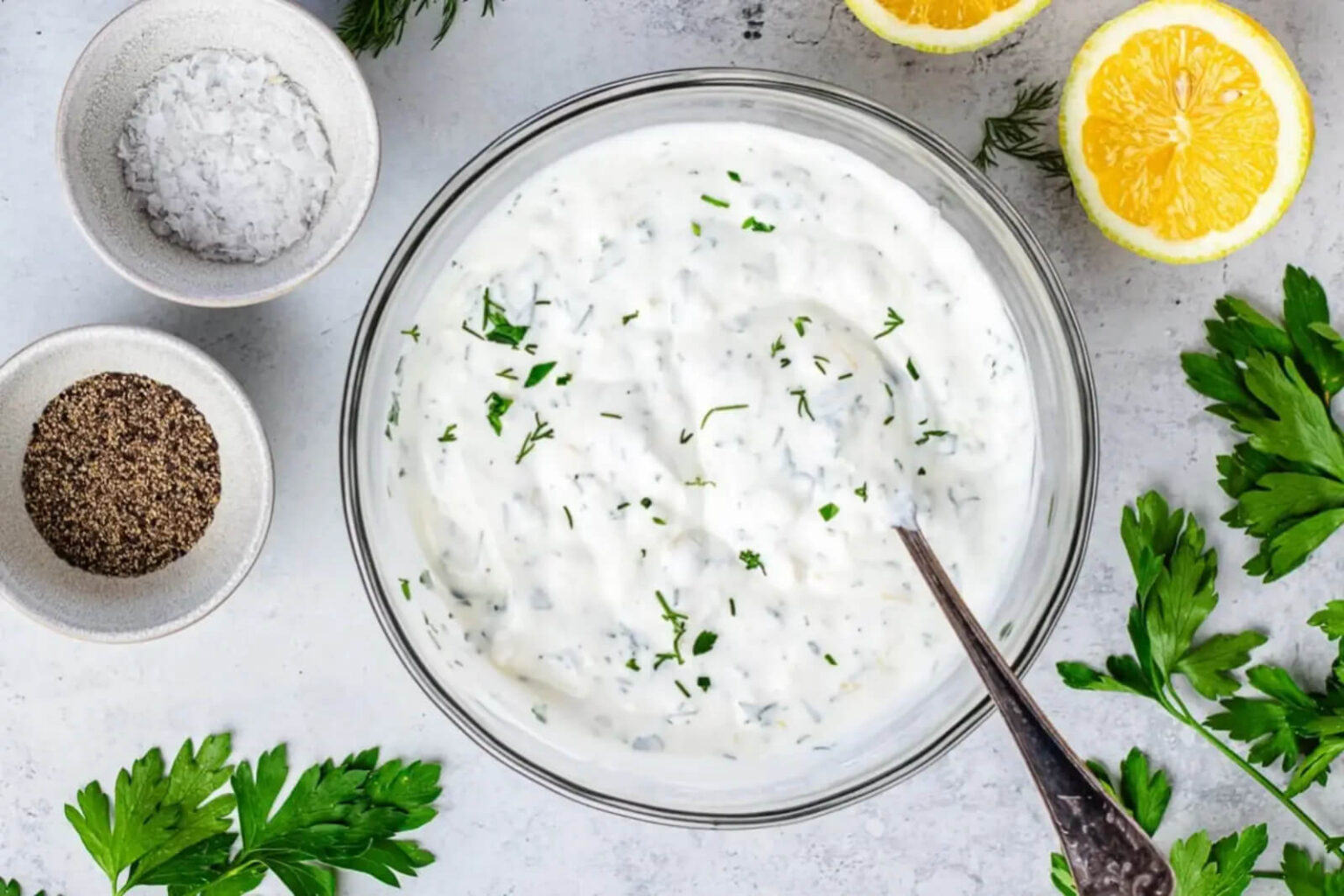 Salade de courgettes grillées au yaourt : la recette fraîche et ultra gourmande de l’été Salade de courgettes grillées au yaourt