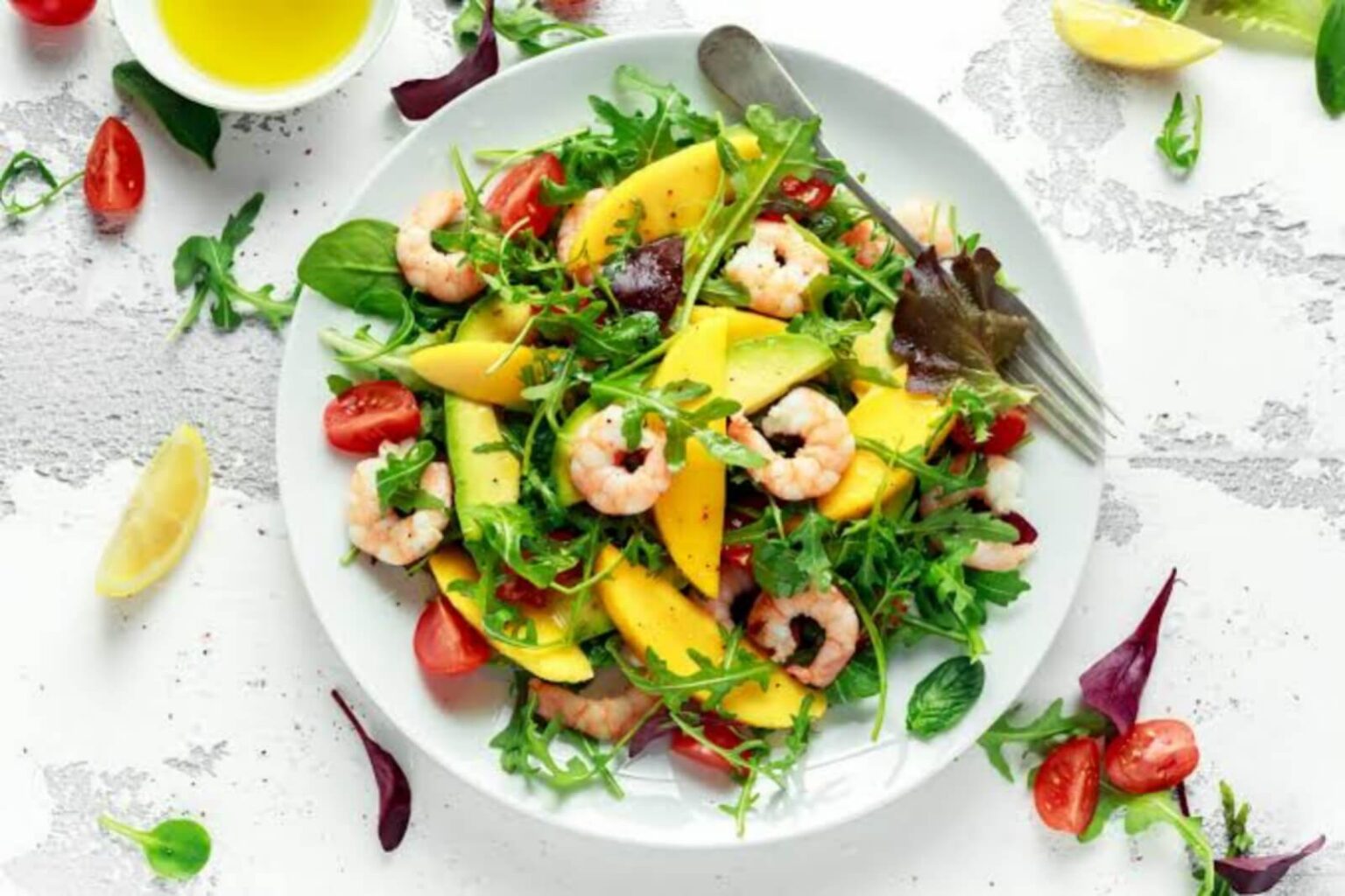 Salade de crevettes, mangue et avocat : la recette fraîche et légère prête en 15 minutes Salade de crevettes, mangue et avocat