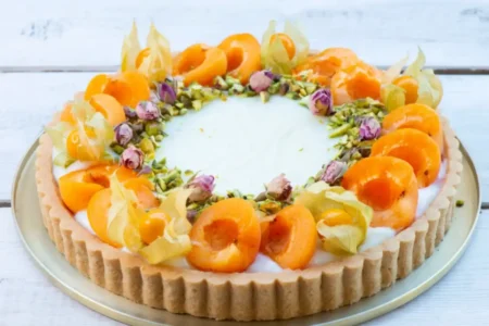 Tarte aux abricots et à la crème : le dessert de pâtissier qui sublime les fruits d’été Tarte aux abricots et à la crème