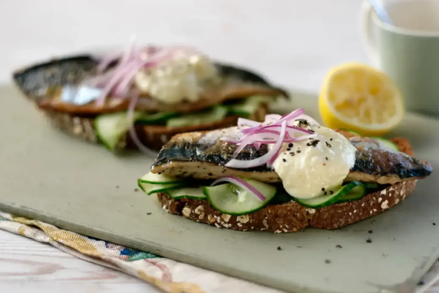 Tartine de maquereau fumé : la recette gourmande prête en 15 minutes qui change du brunch classique Tartine de maquereau fumé