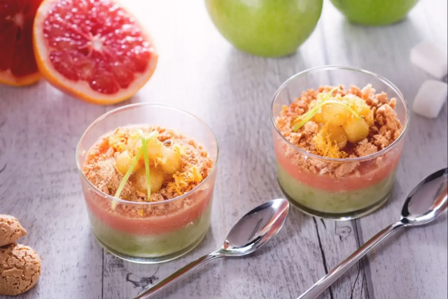 Verrines aux pommes et pamplemousse : le dessert frais et croquant qui surprend tout le monde Verrines aux pommes et pamplemousse