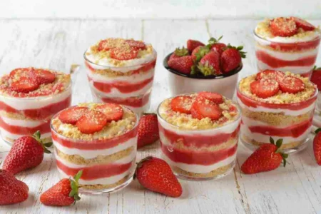 Verrines cheesecake aux fraises : le dessert sans cuisson qui fait craquer tout le monde Verrines cheesecake aux fraises sans cuisson