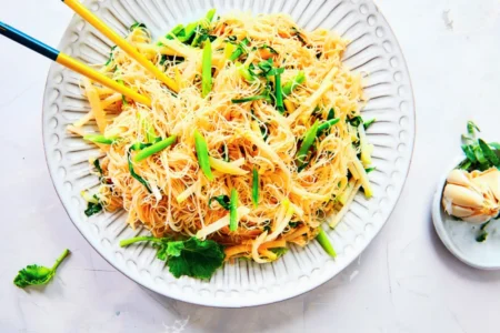 Vermicelles de riz sautés aux légumes