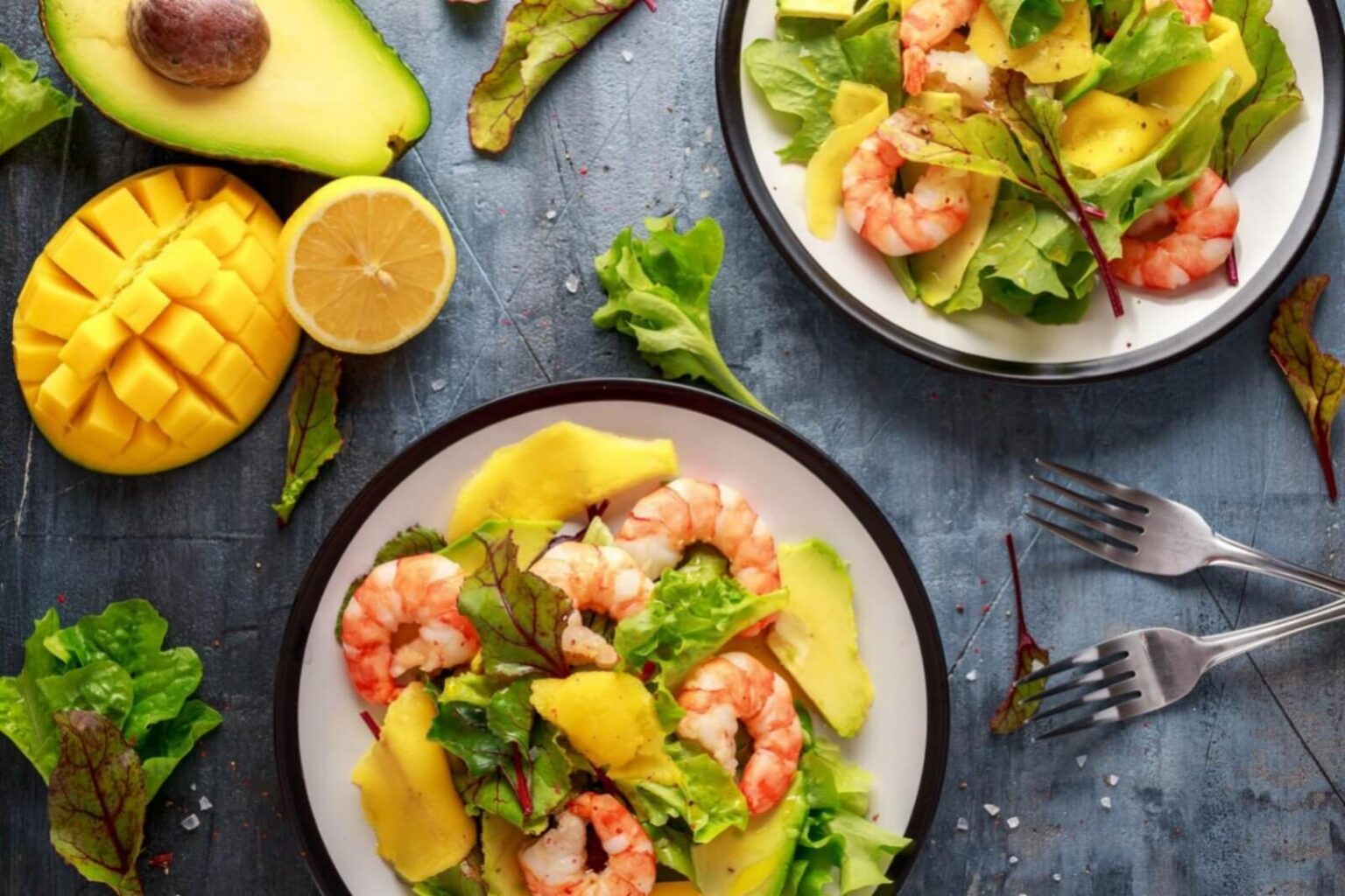 Salade de crevettes, mangue et avocat : fraîche, légère et prête en 15 minutes salade de crevettes, mangue et avocat