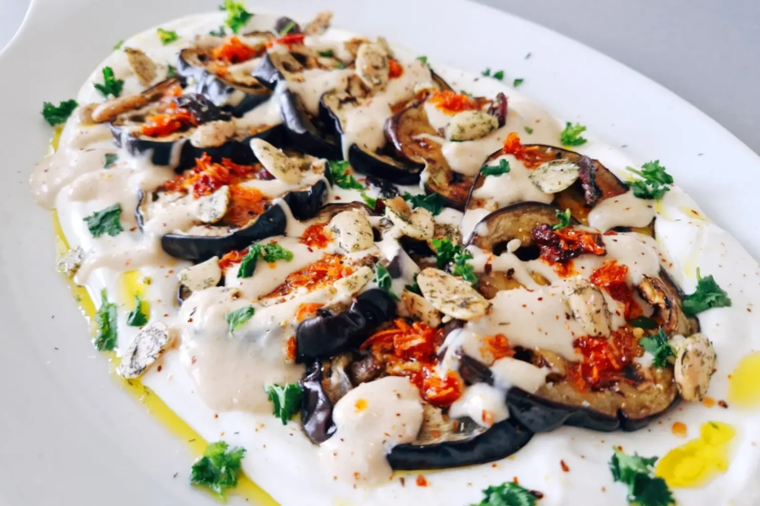 Aubergine rôtie au yaourt grec