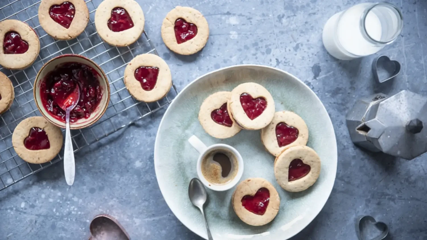 Petits biscuits cœur à la confiture : la recette fondante qu’on refait encore et encore Biscuits cœur à la confiture