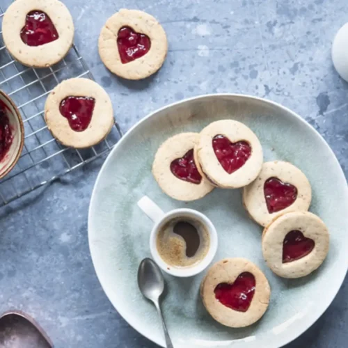 Biscuits cœur à la confiture
