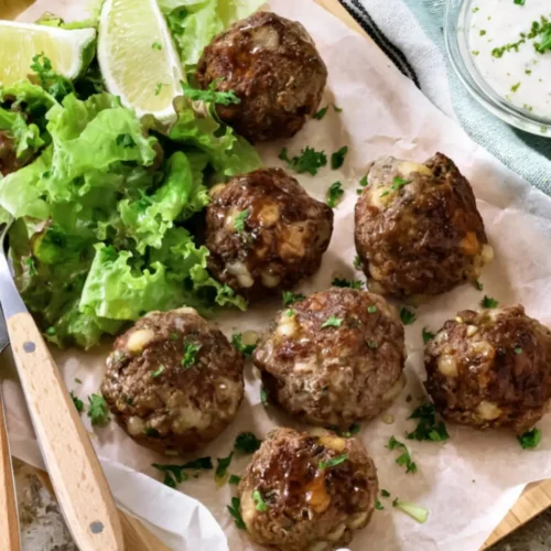 Boulettes de bœuf façon shawarma, houmous et pita grillé