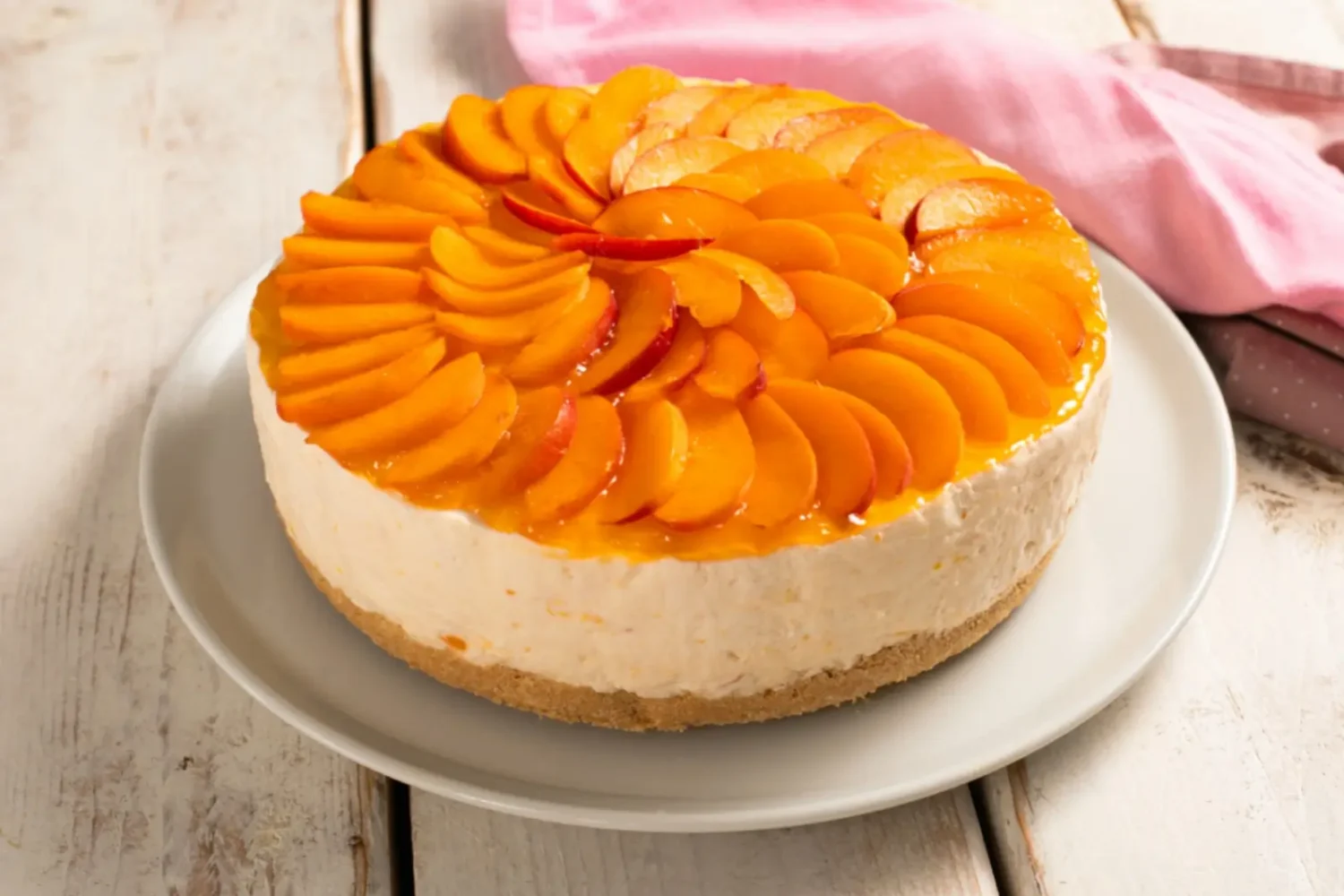 Impossible de résister à ce cheesecake à l’abricot sans cuisson, prêt sans allumer le four Cheesecake à l'abricot sans cuisson